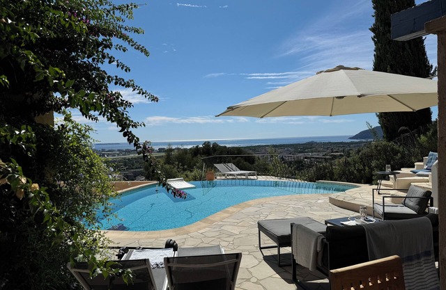 Cannes, Provence. Villa with sensational sea views and infinity saltwater pool