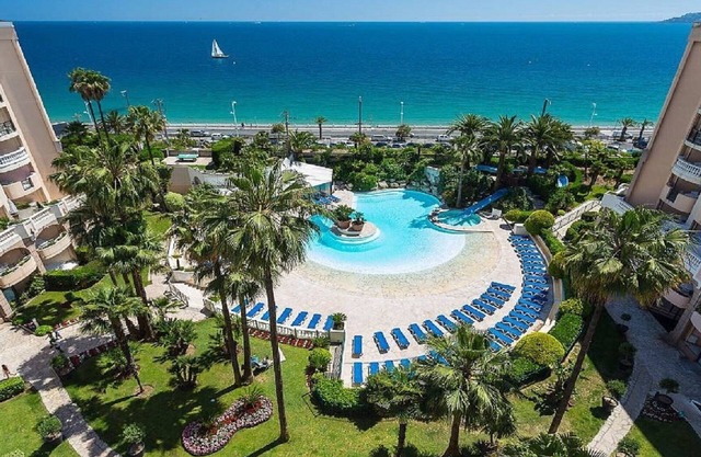 #Cannes Seafront Beach Pools Wifi Park in Resort Pierre & Vacances3 stars
