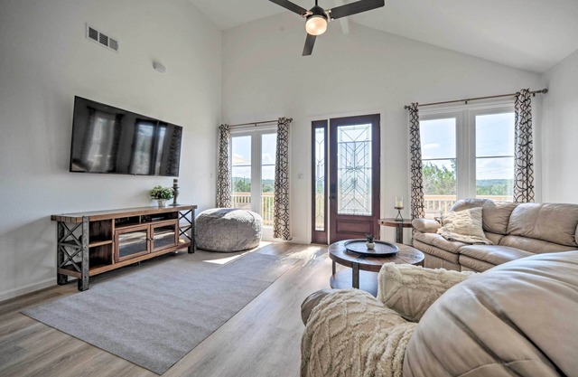 Canyon Lake Retreat w/ Deck Near Boat Ramps