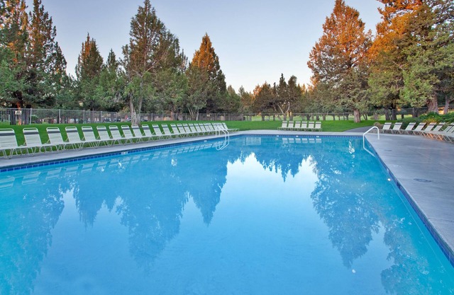 Canyon Rim Retreat | 2 Units w/Kitchen & Pool | Near Eagle Crest Golf