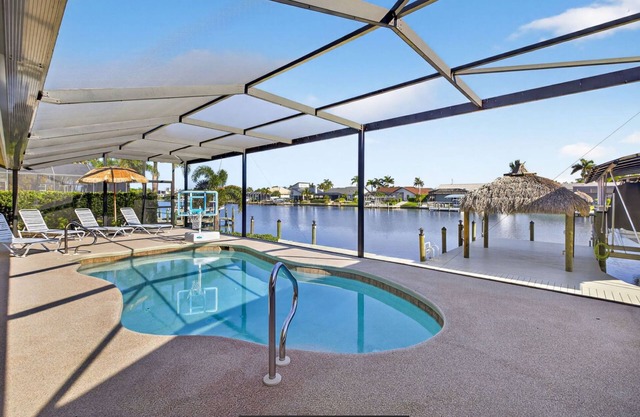 CAPE CALM -Cape Coral Retreat with Gulf Access and Expansive Salt Water Canal