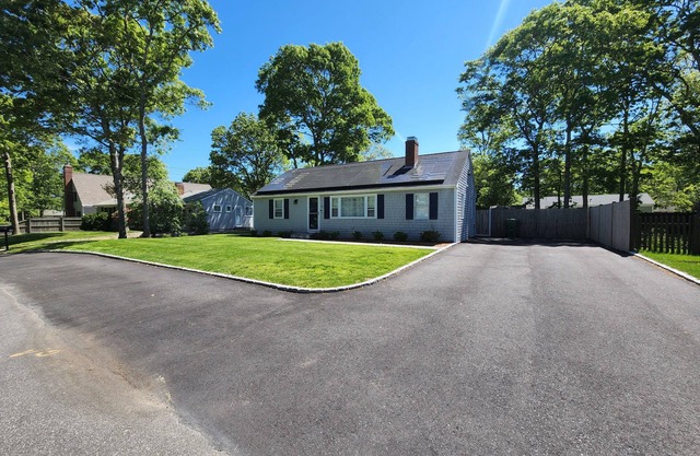 Cape Cod Getaway – Just 5 Minutes from Craigville Beach! Beach Pass Included!