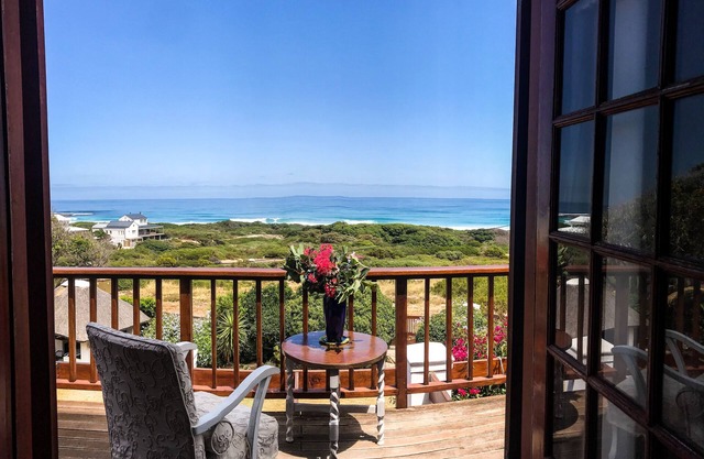 CAPE DUTCH VILLA IN 1/2 ACRE PROPERTY, <3 MINUTES WALK FROM THE BEACH.