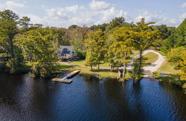 Cape Fear Treehouse Boat Ramp, Dock, Kayaks, Firepit, Games