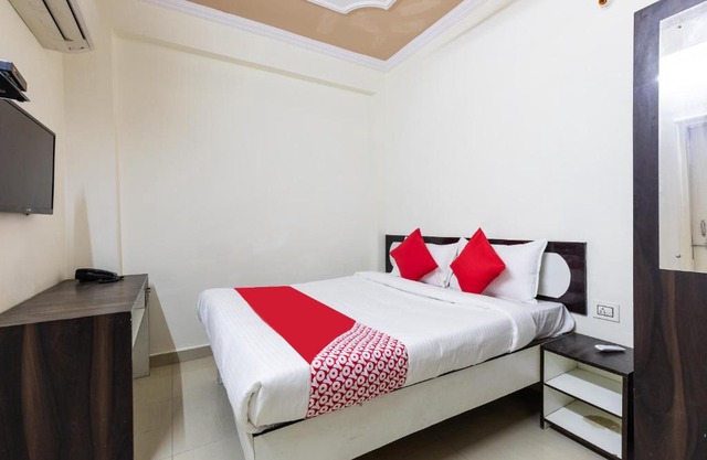 Capital O Hotel Royal Stay