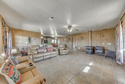 Capitan Vacation Rental with Grill, Near Ruidoso!