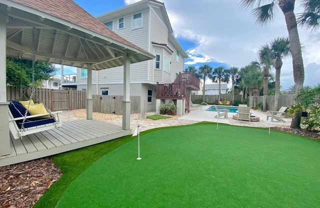 Captain's Oasis: Ocean View, Heated Pool, Putting Green, Walk to the Beach!