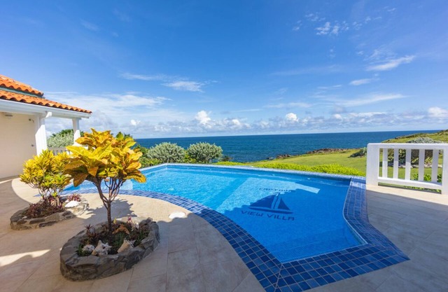 Captains View Villa, Spectacular Ocean front setting, clean and well maintained!