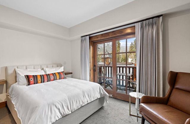 Captivating Studio | Pet friendly with Balcony