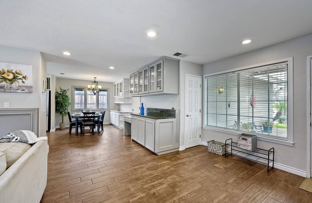 Carlsbad Charm – 3 BDR Stunner w/Spacious Back Yard, Pet Friendly!