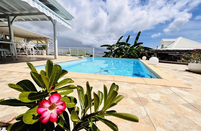 CARPE HORAS, THE VIEW, 1 min from the sea, saltwater pool, jacuzzi, pets welcome