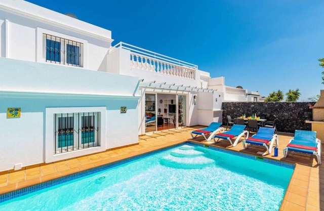 Casa Allure, Puerto Del Carmen, Great location, H Pool and Hot Tub