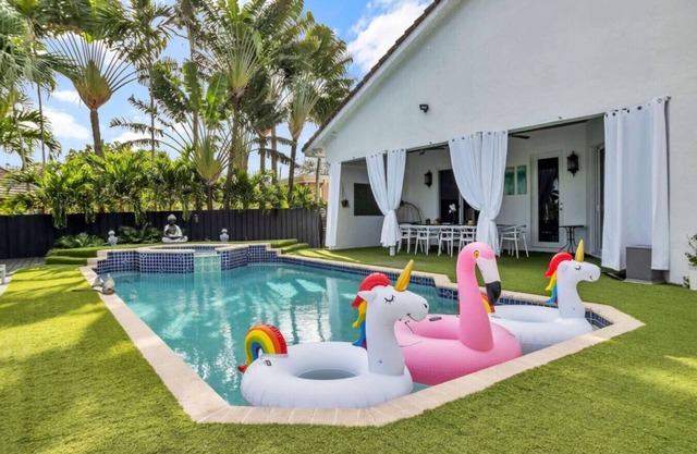 Casa Asaka | Waterfront | Pool | Paradise