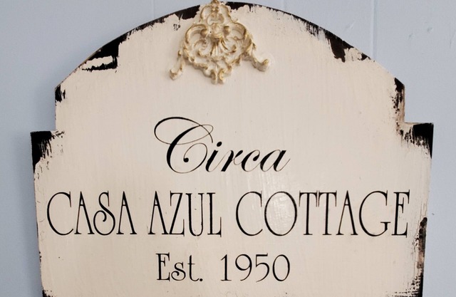 Casa Azul Cottage -Steps to the Boardwalk with Lots of Privacy. Linens Included!