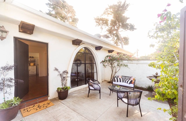 Casa Blanca Retreat- New Montecito Casitas- 5 min to Beach!