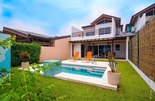 Casa Bonita with private pool at Ciudad del Mar!