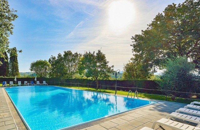 Casa Caprifoglio A: A characteristic and welcoming apartment that is part of an ancient country house surrounded by the greenery, with Free WI-FI.