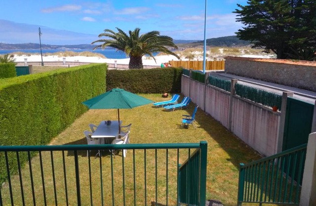 CASA CHALET ATALAYA a pie de playa en Laxe