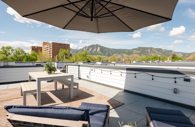 *Casa Clem* Modern, Clean, Luxury Townhome, Walk to Pearl St. w/Flatiron Views!