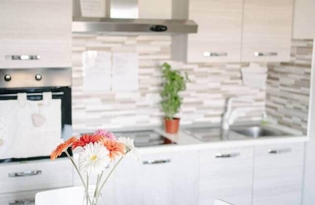 Casa Cleo - seaside apartment, WiFi, Netflix, A/C, pets allowed