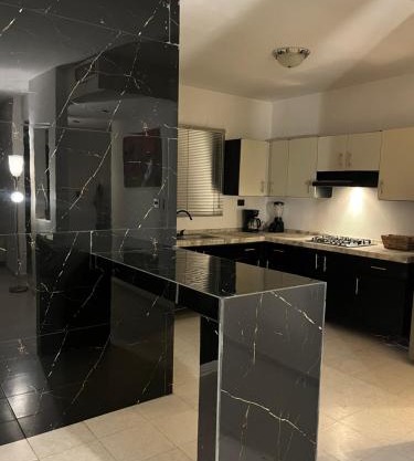 Casa completa y equipada 4 habitaciones 6 camas asador y juguetes para niños A 10 minutos de parques industriales, clínicas 71 y 16 del IMSS y del ISSSTE juegos Arcade