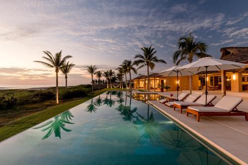 Casa Constantia Beach Front Villa