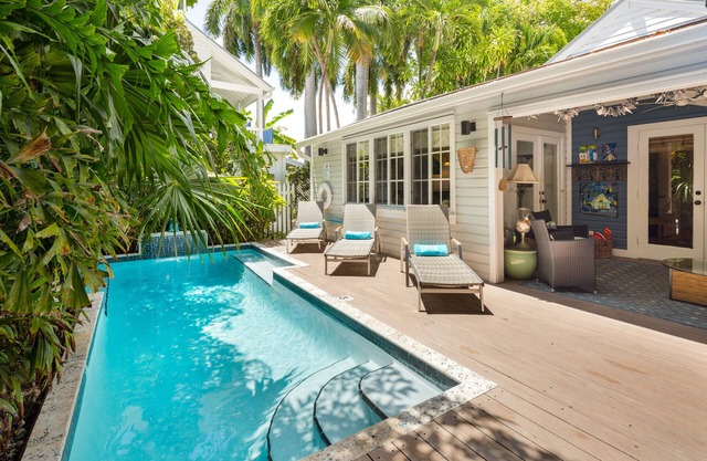 Casa De Cuba A Beach House - Cuban Flair Steps From Duval