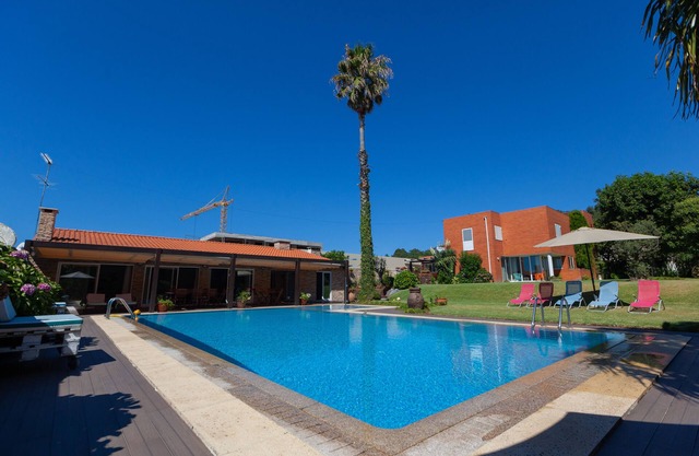 Casa de Goios - House w/pool surrounded by spacious gardens -Ideal for relaxing