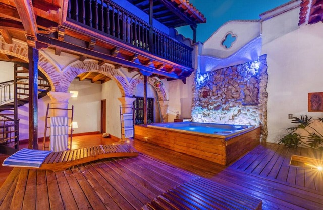 Casa De La Moneda, Walled city 6BD