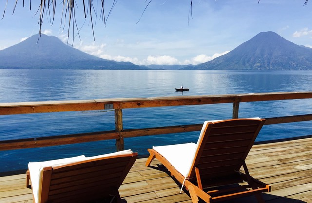 Casa de Larry, Lakefront 3 Bedroom Villa, Private Deck and Palapa over the Lake