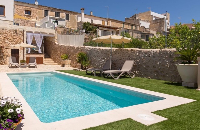 Casa del Sol - Beautiful town house with pool and views of the countryside