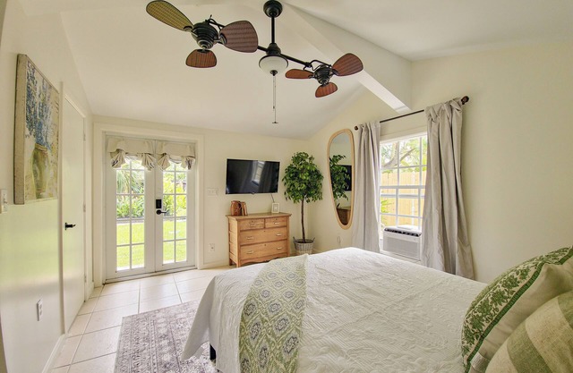 Casa del Sol. Pet friendly guest house!