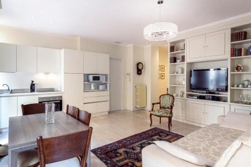 Casa del Teatro appartamento con splendida terrazza di fronte al Teatro Rossini