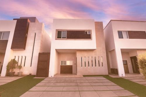 Casa Elegante con alberca a 5 min Aeropuerto y Consulado