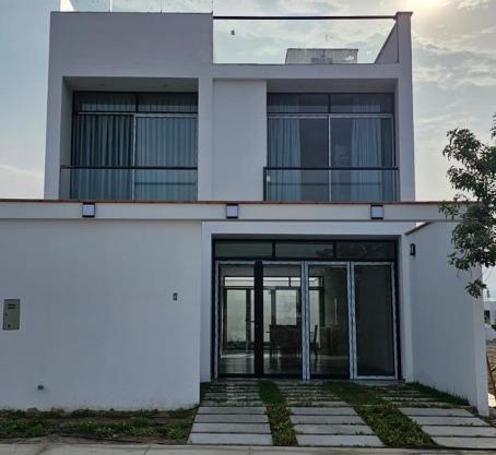 Casa en Asia con piscina