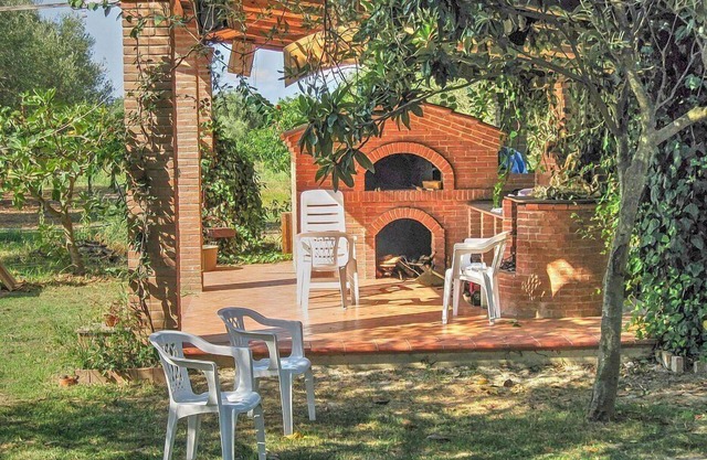 Casa Gina: A welcoming apartment that is part of a villa situated at a short distance from the beach.