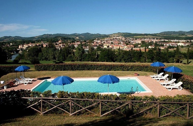 Casa Gioele B: A welcoming apartment situated in a quiet location, a few minutes from the town center, with Free WI-FI.