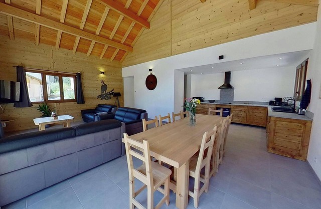 CASA-Grand Laus: Duplex familial, sauna et jacuzzi
