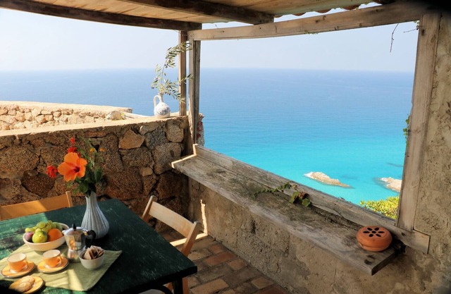 Casa il Night, for 2 people, with amazing sea view and access to the beach