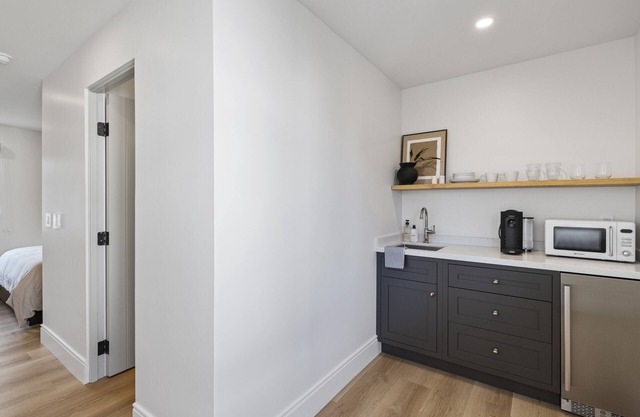 Casa Jardin Unit 11-Boutique Suite in Downtown Santa Barbara