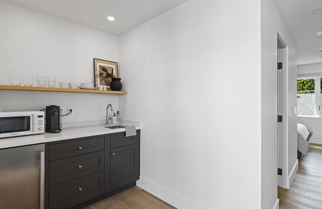 Casa Jardin Unit 10-Boutique Suite in Downtown Santa Barbara