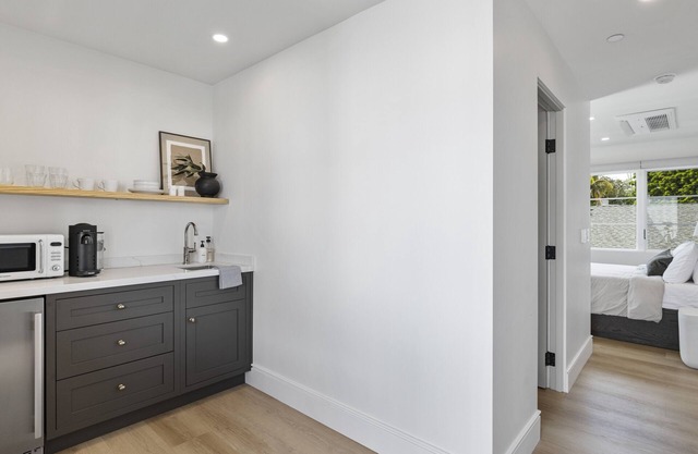 Casa Jardin Unit 9-Boutique Suite in Downtown Santa Barbara