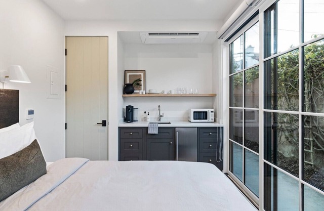 Casa Jardin Unit 7-Boutique Suite in Downtown Santa Barbara