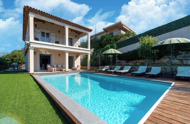 CASA-Mathilda luxueuse villa moderne avec piscine