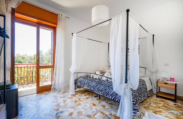 'Casa Merlino - Double Room' with Balcony, Wi-Fi and Air Conditioning