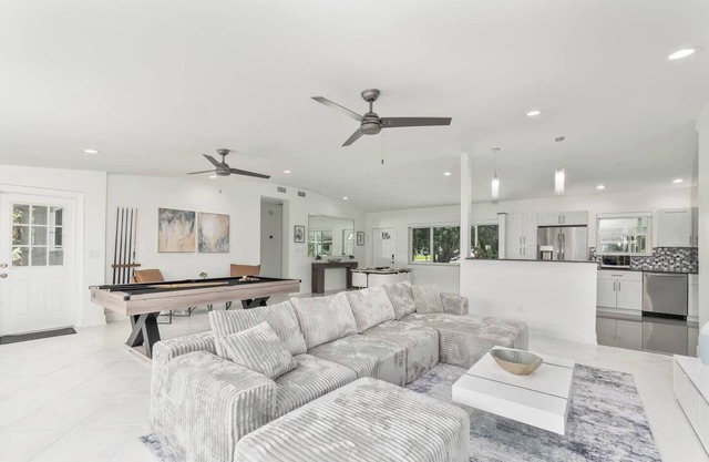 Casa Moderna 3 Bed 2 Bath w/Private Patio and BBQ