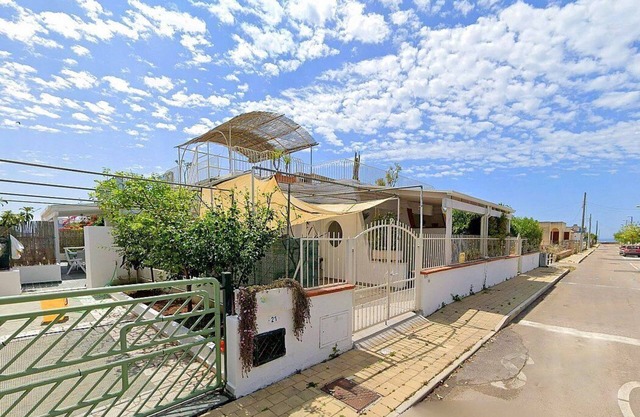 Casa Nima: A welcoming independent house situated at a short distance from the beach, with Free WI-FI.