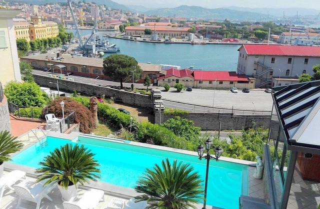 Casa Nuria B: A modern and graceful studio apartment which faces the sun and the sea, with Free WI-FI.