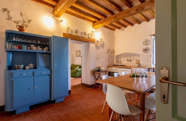 Casa Paciano, near town, apartments with pool, Ciliegio