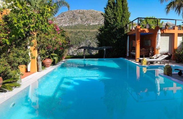 Casa Pino, 1 Bed, Sleeps 2, Pool, Hot Tub